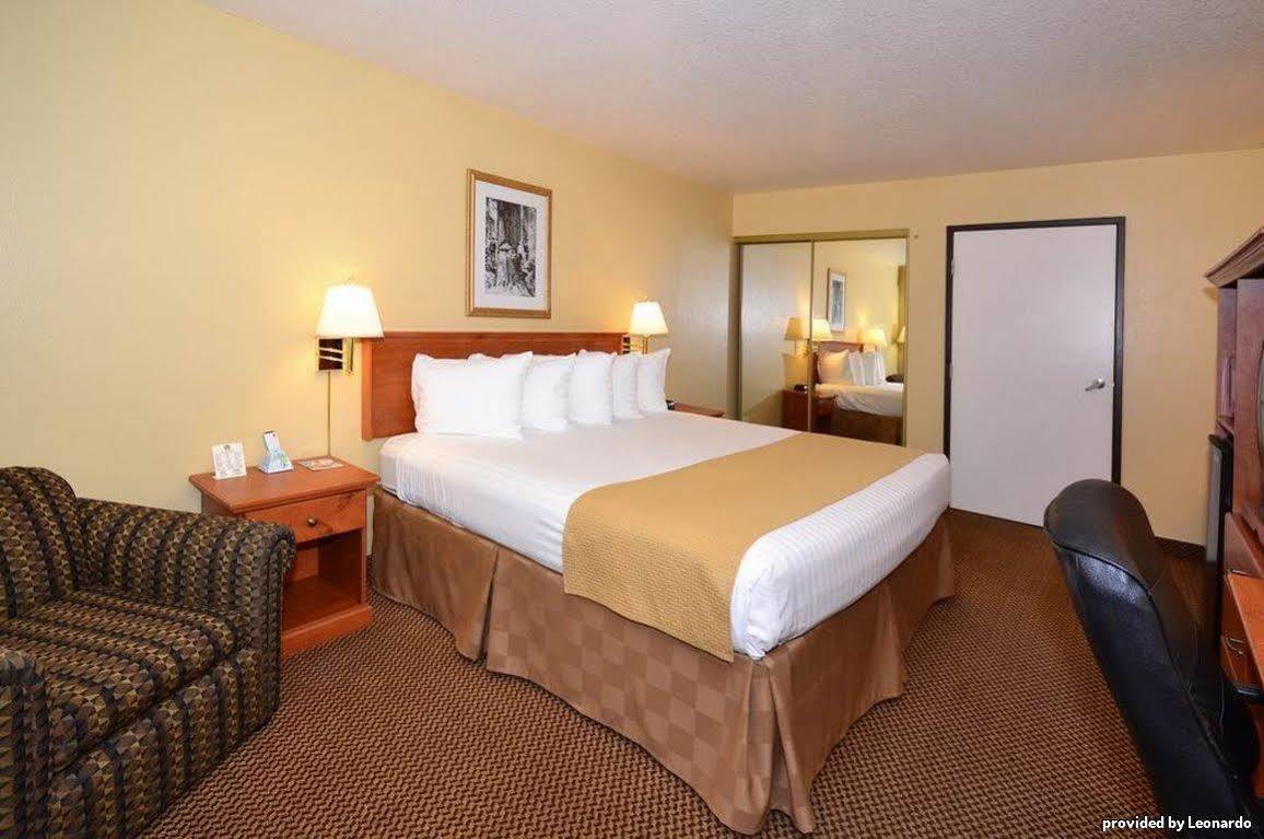 Oakridge Inn & Suites Cameră foto