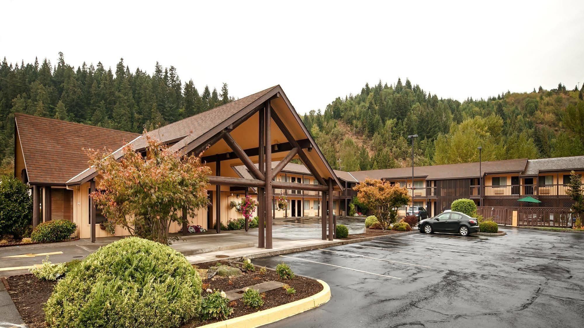 Oakridge Inn & Suites Exterior foto